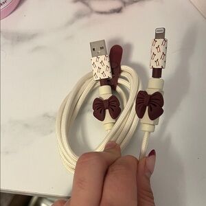 XO Poppy Bow Decorated Charging Cable iPhone- Cream and Brown